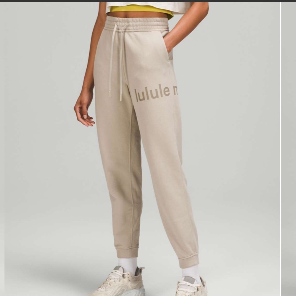 Lululemon tan Gray sweatpants Joggers size 4